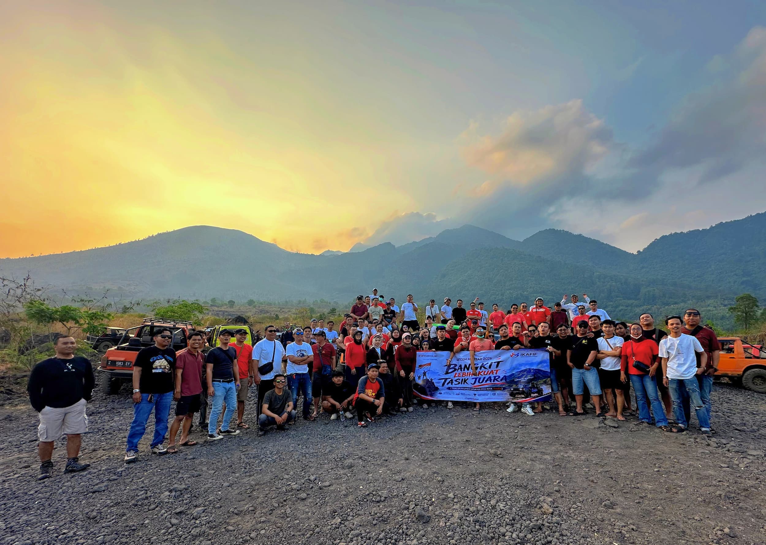 Armada Jeep offroad Garut berbaris di lokasi jalur pegunungan